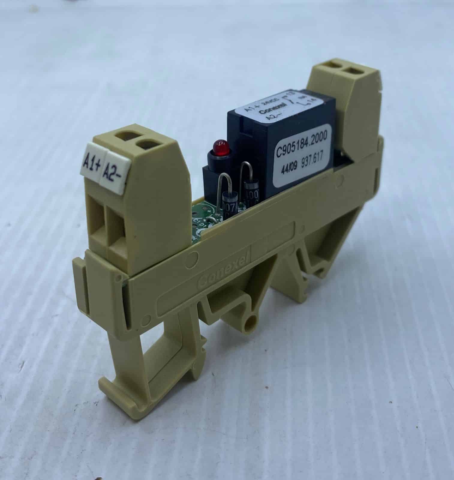 Acoplador a Rele C905184.2000 RS30 GSE 24V - Importadora Eletrica Brasilia